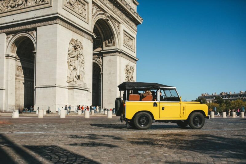 Paris: Guided Tour in a Vintage Land Rover - Explore Iconic Monuments