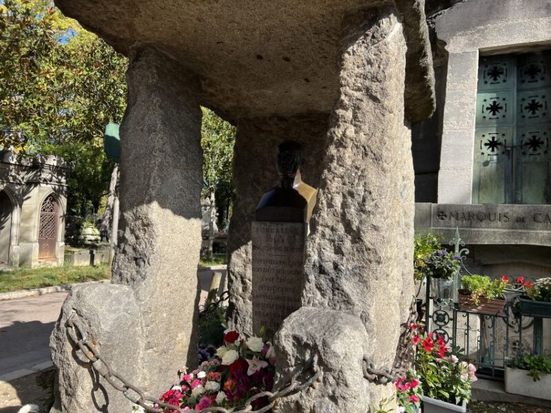 Paris: Haunted Père Lachaise Cemetery Guided Tour - Tour Logistics and Accessibility