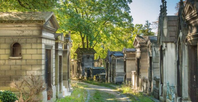 Paris: Haunted Père Lachaise Cemetery Guided Tour - What to Bring on the Tour
