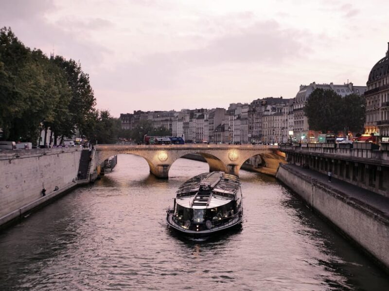 Paris: Historic City Center Private Guided Walking Tour - Key Points