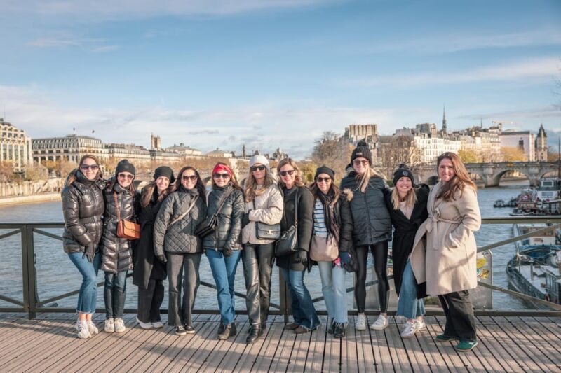 Paris Historic Islands Walk: Seine, Notre Dame & Louvre View - Exploring the Historic Islands