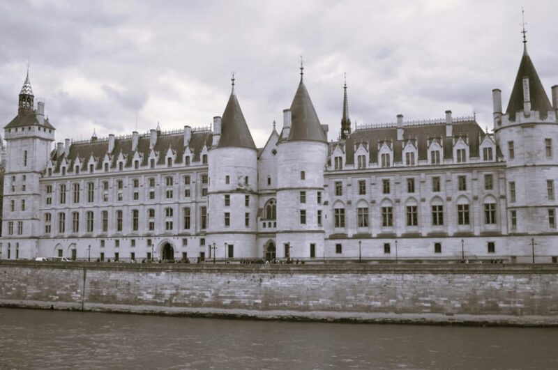 Paris History Walking Tour - Crossing Bridges and Discovering Historical Evidence