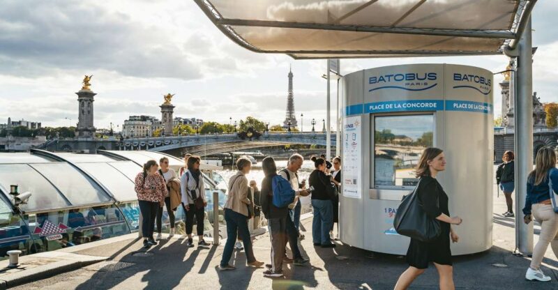 Paris: Hop-On Hop-Off Seine Cruise Pass With 9 Stops - Experience and Amenities