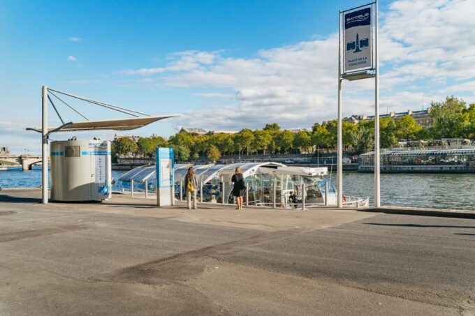 Paris: Hop-On Hop-Off Seine Cruise Pass With 9 Stops - Discovering Iconic Landmarks Along the Way