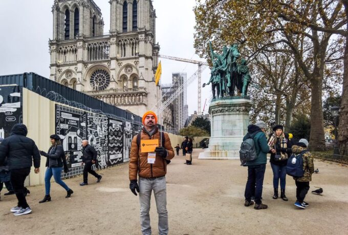 Paris: Île De La Cité and Notre Dame Walking Tour With Crypt - Key Stops Along the Way