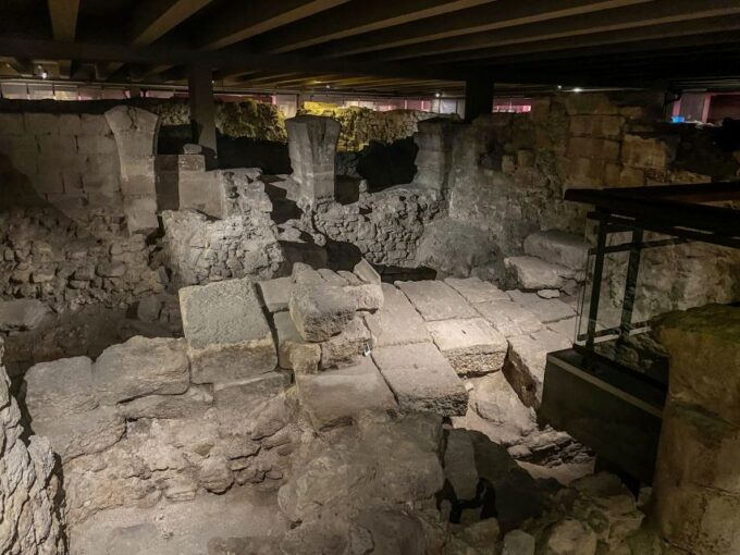 Paris: Île De La Cité and Notre Dame Walking Tour With Crypt - The Archaeological Crypt of Île De La Cité