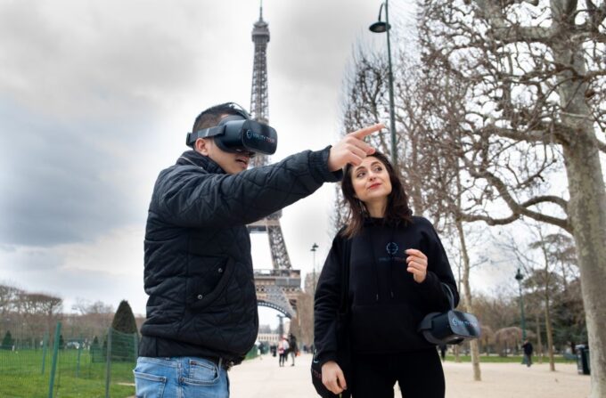 Paris : Immersive Eiffel Tower Tour With Virtual Reality - Ask Away