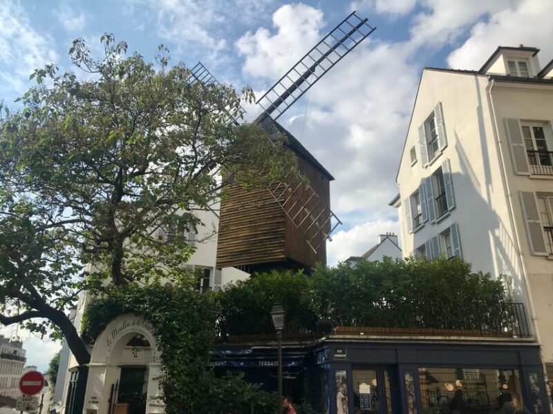 Paris: Immersive Tour of Montmartre With a Cancan Dancer - Guided Experience