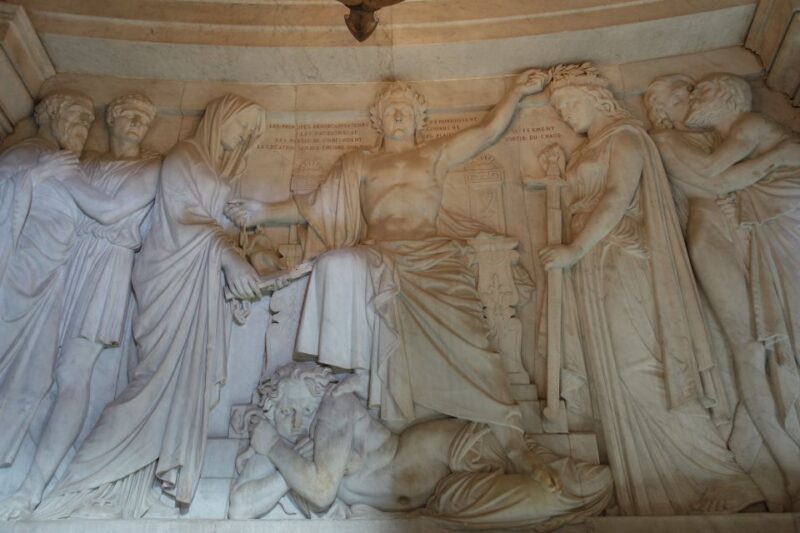 Paris: Invalides Dome - Skip-the-Line Guided Museum Tour - Exploring the Musée De Larmée