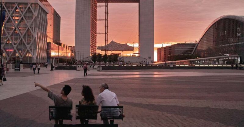 Paris: La Défense Private Guided Tour - Key Points