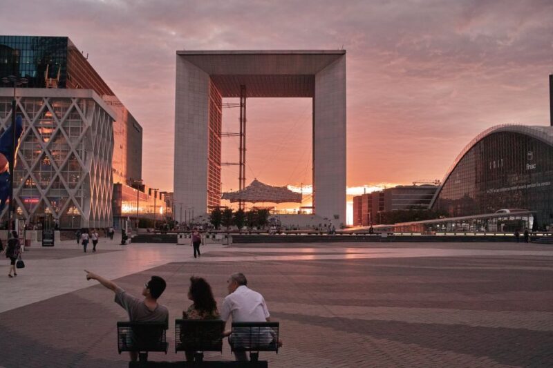Paris: La Défense Private Guided Tour - Itinerary and Highlights