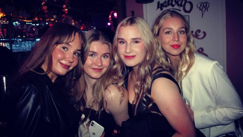 Paris: Latin Quarter Guided Pub Crawl to Bars and Clubs - Customer Feedback and Ratings