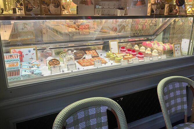 Paris: Le Marais District Guided Walking Tour with Tastings - Discovering Le Marais: The Itinerary in Detail