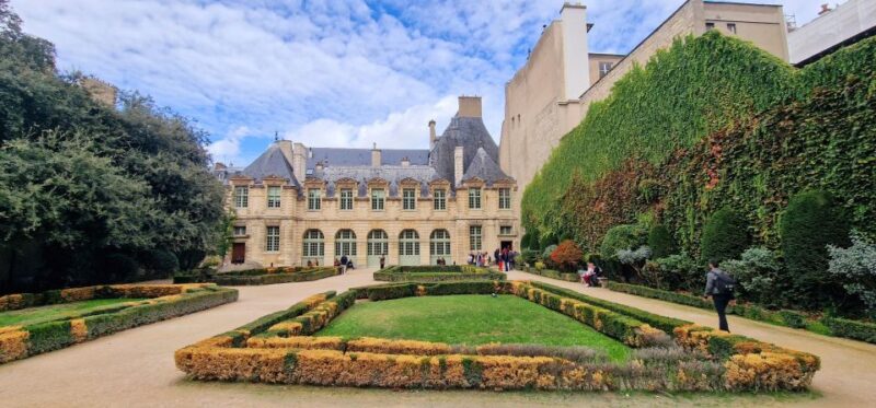 Paris Le Marais Walking Tour: Small Group Experience - Tour Features