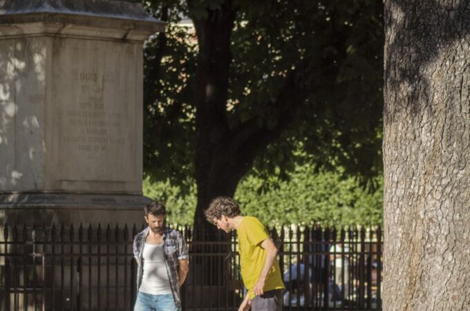 Paris Le Marais Walking Tour: Small Group Experience - Discovering Centuries-Old Architecture