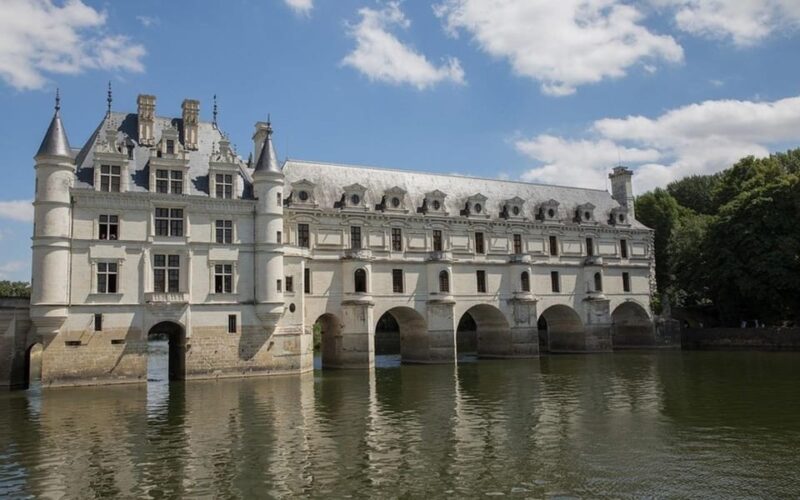Paris: Loire Valley Day Trip With a Local - Indulge in Local Wine Tasting