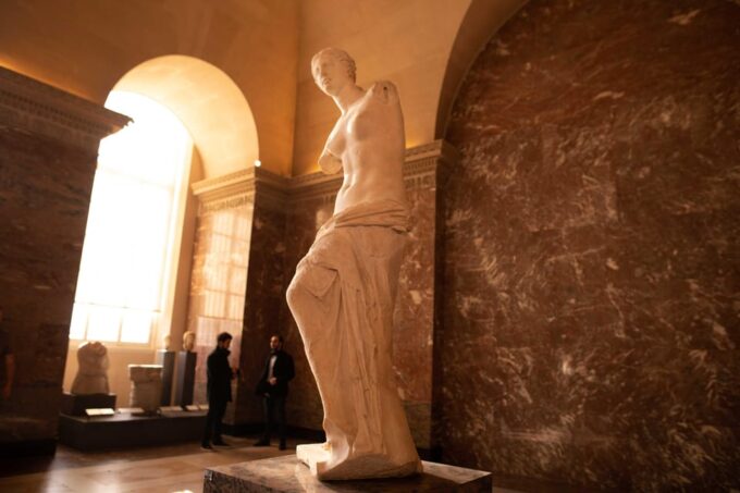 Paris: Louvre Mona Lisa Private Guided Tour With First Entry - Exploring the Louvre After the Tour
