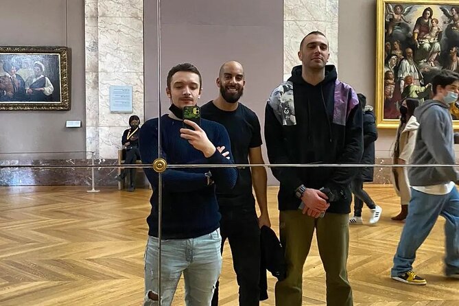 Paris: Louvre Museum Audio Guided Tour - Navigating the Louvre