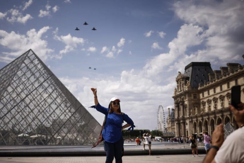 Paris: Louvre Museum Entry Ticket With Guided Tour - Cancellation and Refund Policy