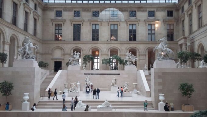 Paris: Louvre Museum Guided Tour With Seine Cruise Discount - Booking and Reservations