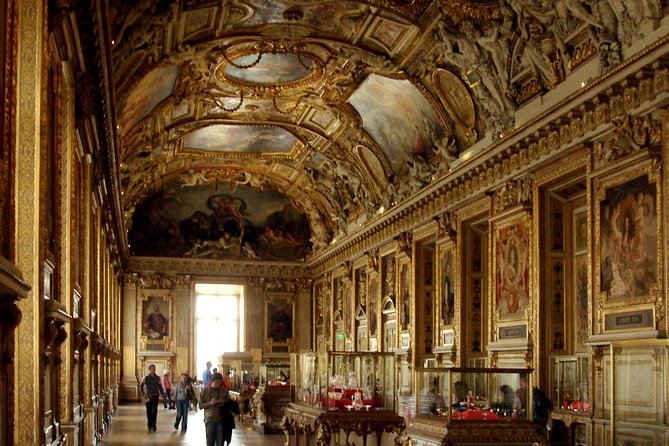 Paris Louvre Museum Murder and Mystery Themed Small Group Tour - Tour Experience Highlights