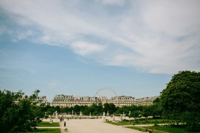 Paris: Louvre Museum Timed Entry Ticket & Pop Culture Tour - Exploring the Louvres Iconic Artworks