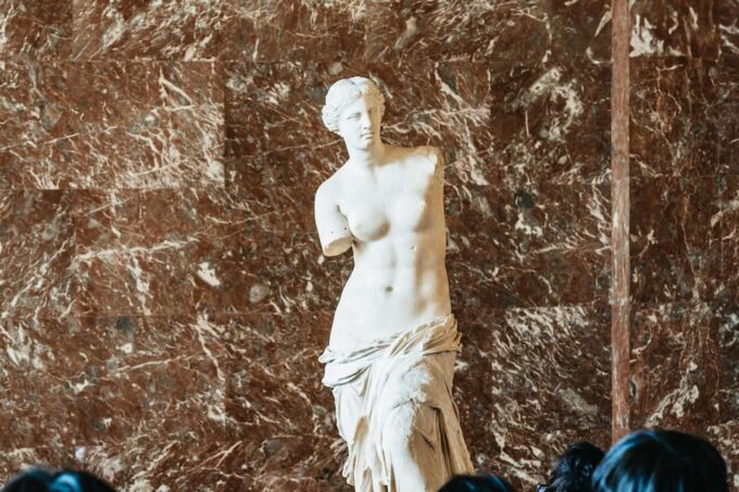 Paris: Louvre Museum Tour Mona Lisa & Iconic Masterpieces - Insights Into the Mona Lisas Enigmatic Charm