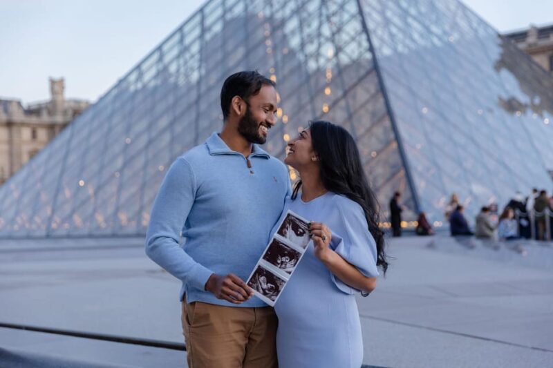 Paris: Louvre Photoshoot or Seine Bridges Eiffel Tower Walk - Photographer Expertise and Service