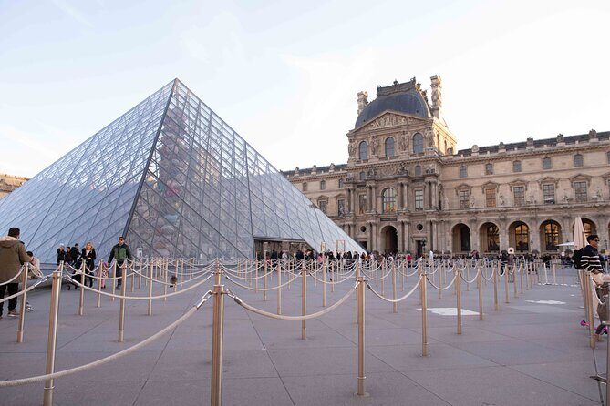 Paris: Louvre Ticket Entrance with Greeter - Key Points