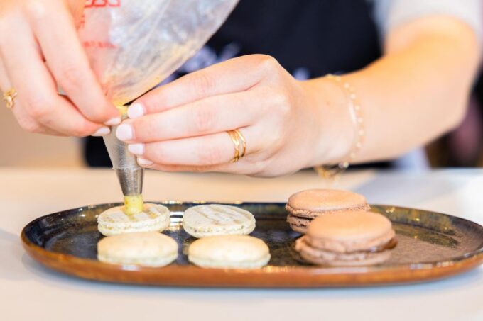 Paris: Macaron Class at Galeries Lafayette - Class Atmosphere and Suitability