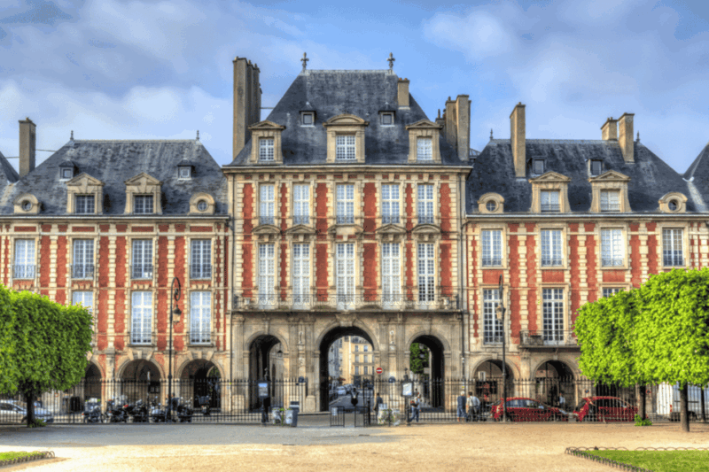 Paris: Marais District Walking Tour With a Local Guide - Itinerary Highlights