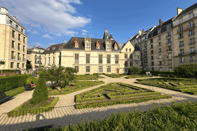 Paris: Marais District Walking Tour With a Local Guide - Ask Away