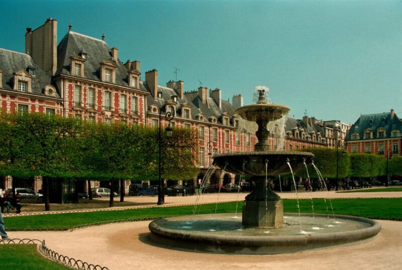 Paris: Marais Guided Tour With a Local Parisian Guide - Key Points