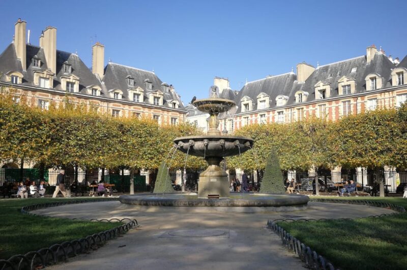 Paris: Marais Without Crowds. Guided Tour in a Small Group - Discovering Aristocratic Mansions, Secluded Gardens, and Medieval History