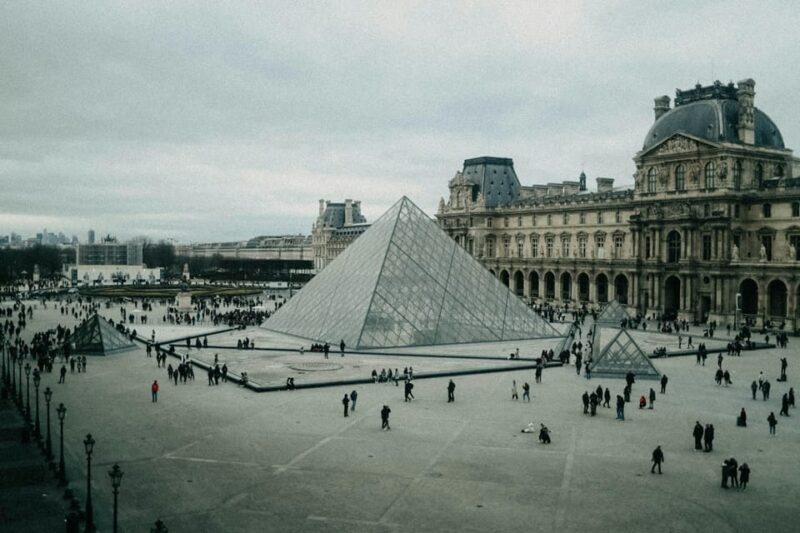 Paris: Mona Lisa and Louvre Highlights Tour SEMI PRIVATE - Insights From the Art-Loving Guide