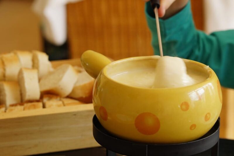 Paris: Montmartre Art and Cheese Tour - Experience Details