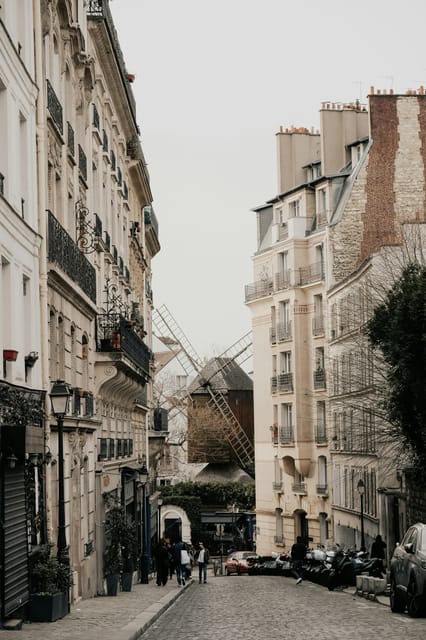 Paris: Montmartre, Champs Elysees, Trocadéro Walking Tour - Important Information