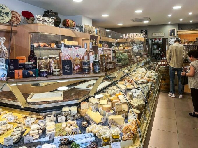 Paris: Montmartre Cheese, Wine & Pastry Guided Walking Tour - Frequently Asked Questions