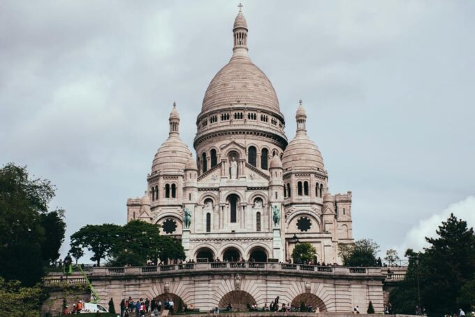 Paris: Montmartre Guided Tour at Night -Limited Tour Series - Alcohol and Drug Policy