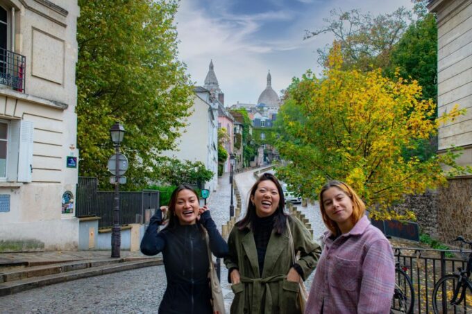 Paris Montmartre Highlights Walking Tour - Small Group - Tour Experience