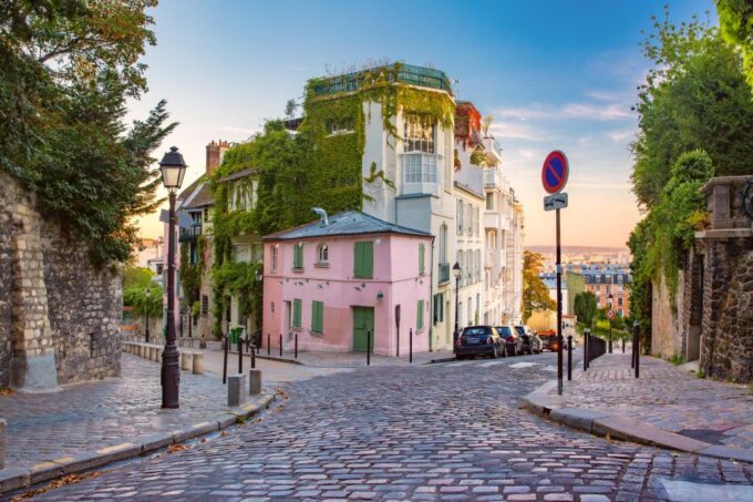 Paris Montmartre in 1 Day: Walking Tour With Digital Guide - Discovering Montmartres Highlights