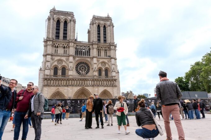 Paris: Montmartre, Latin Quarter, & Louvre Tour With Cruise - Seine River Cruise