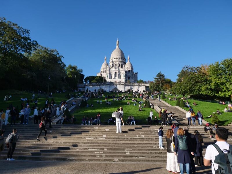 Paris: Montmartre Must-See Walking Tour With a Local Guide - Tour Overview
