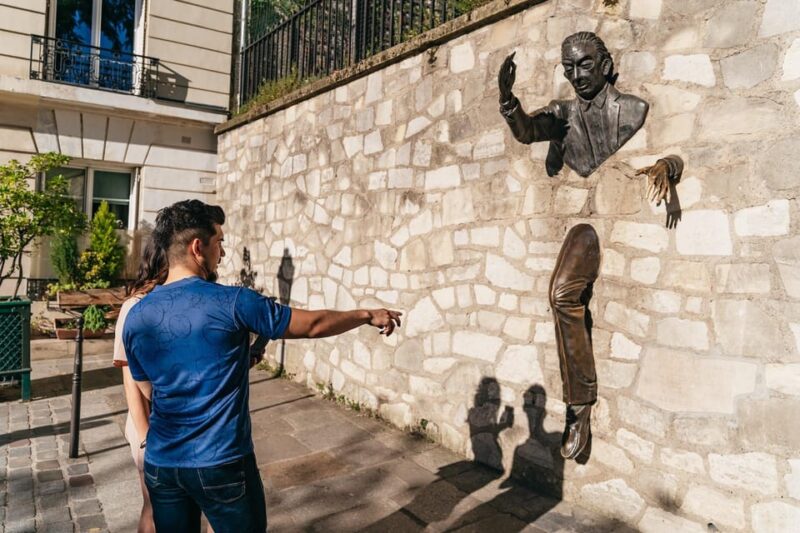 Paris: Montmartre Walking Tour With a Guide - Key Points