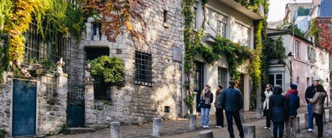 Paris: Montmartre Walking Tour With a Guide - Montmartre Sights