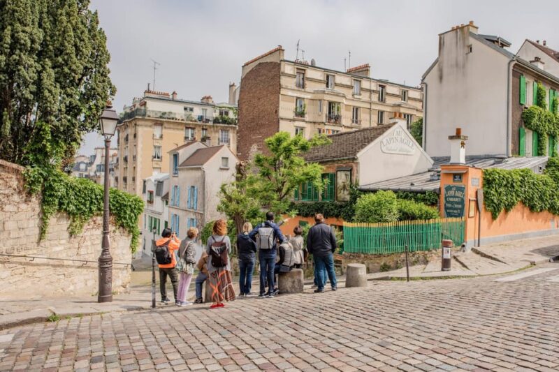Paris: Montmartre Walking Tour With Official Local Guide - Tour Experience