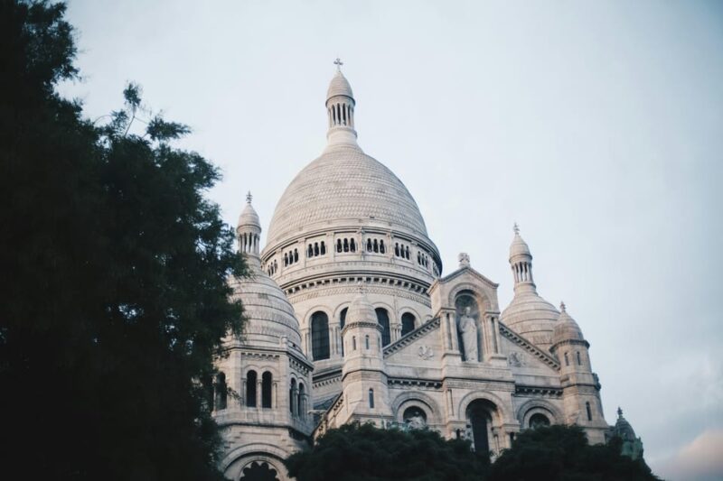 Paris: Montmartre Walking Tour With Sacré-CœUr Basilica - Key Points