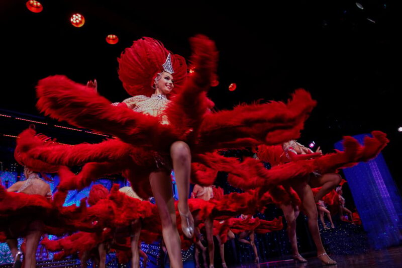 Paris: Moulin Rouge Dinner Show, Champagne, and Transport - Transportation and Meeting Point