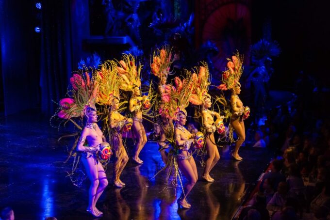 Paris: Moulin Rouge Dinner Show, Champagne, and Transport - Highlights and Why Visit