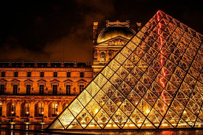 Paris: Night at the Louvre 6-people Max Guided Experience - Key Points